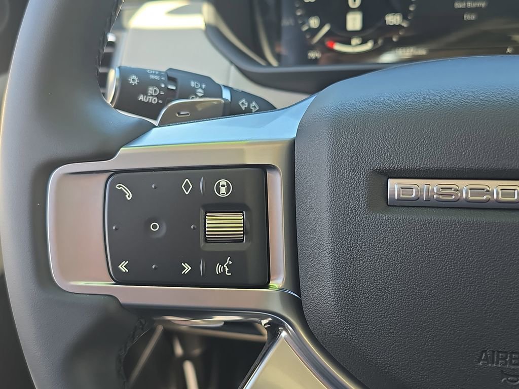 Certified 2025 Land Rover Discovery S image 19