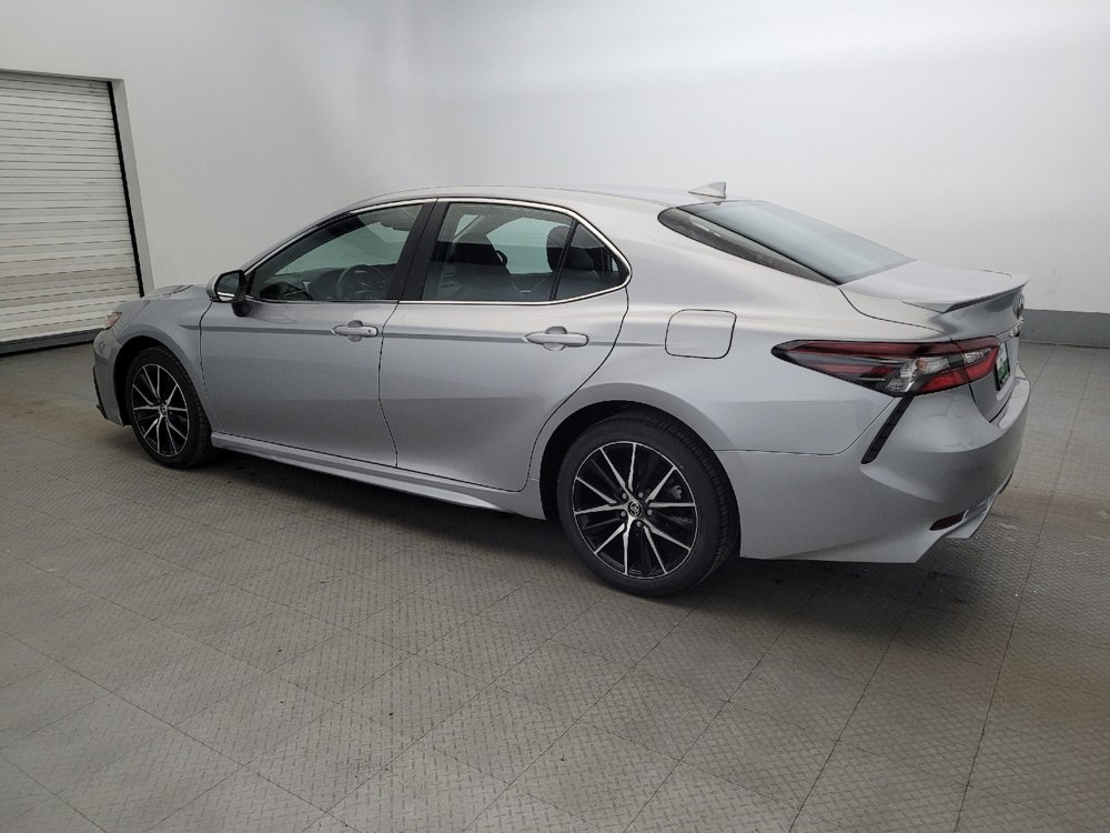 Used 2024 Toyota Camry SE image 3