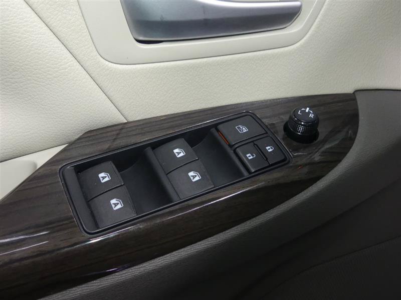 Used 2015 Toyota Sienna XLE FWD image 20