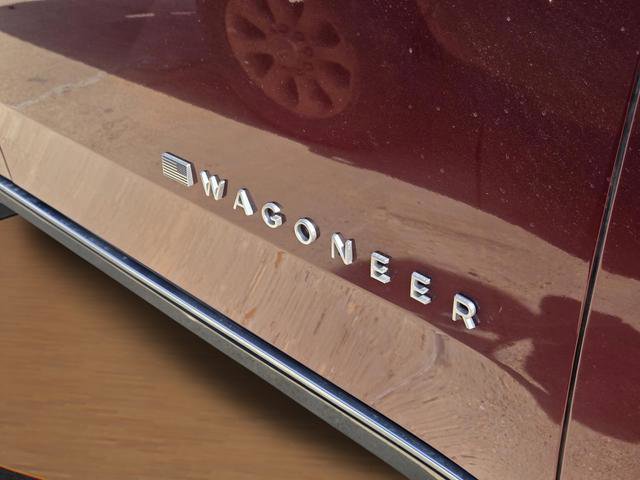 Used 2022 Jeep Wagoneer Series III w/ Premium Group I AWD/4WD image 37