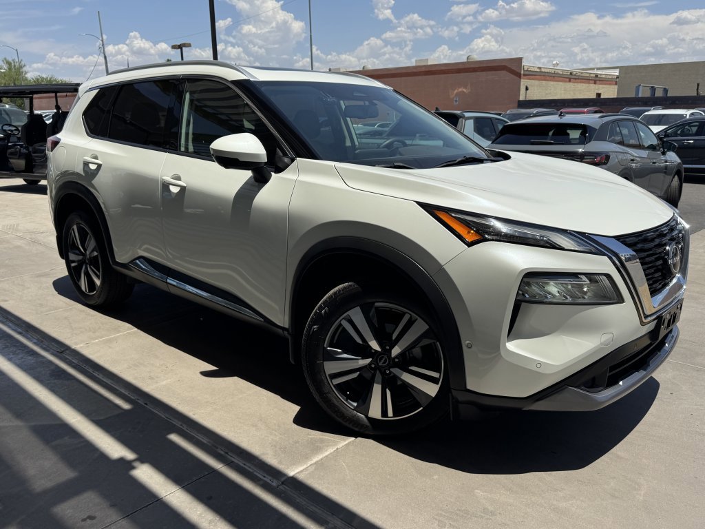 Used 2023 Nissan Rogue SL w/ SL Premium Package image 5