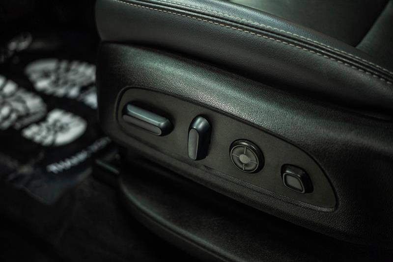 Used 2024 Buick Enclave Premium image 16