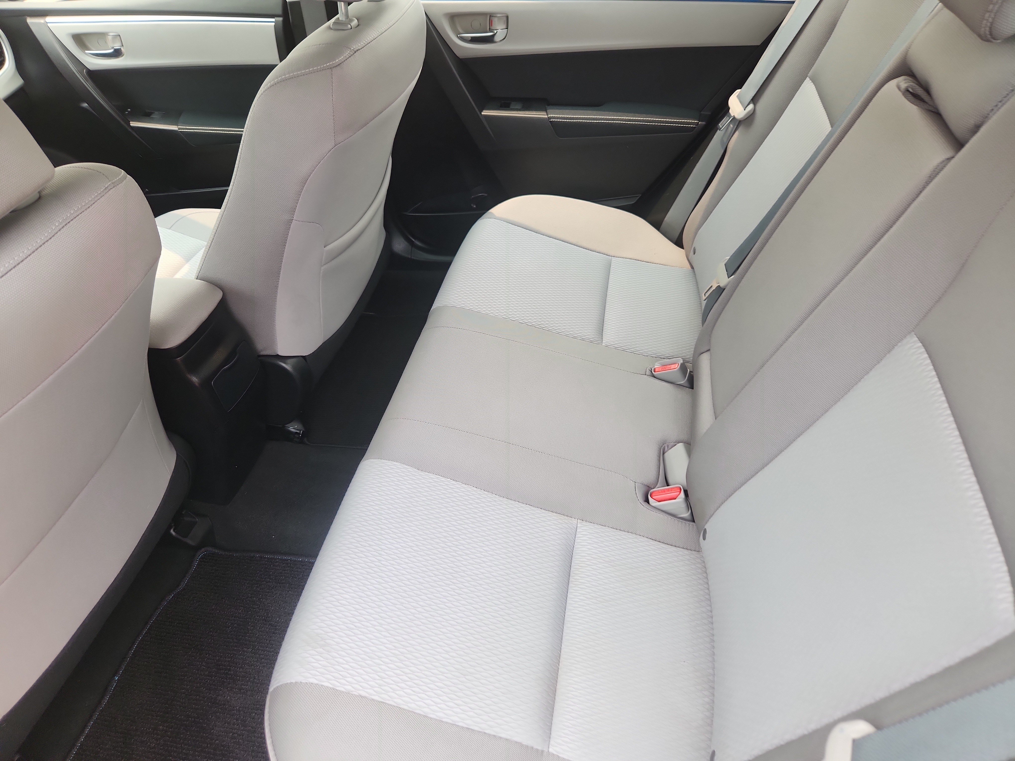 Used 2016 Toyota Corolla LE FWD image 13