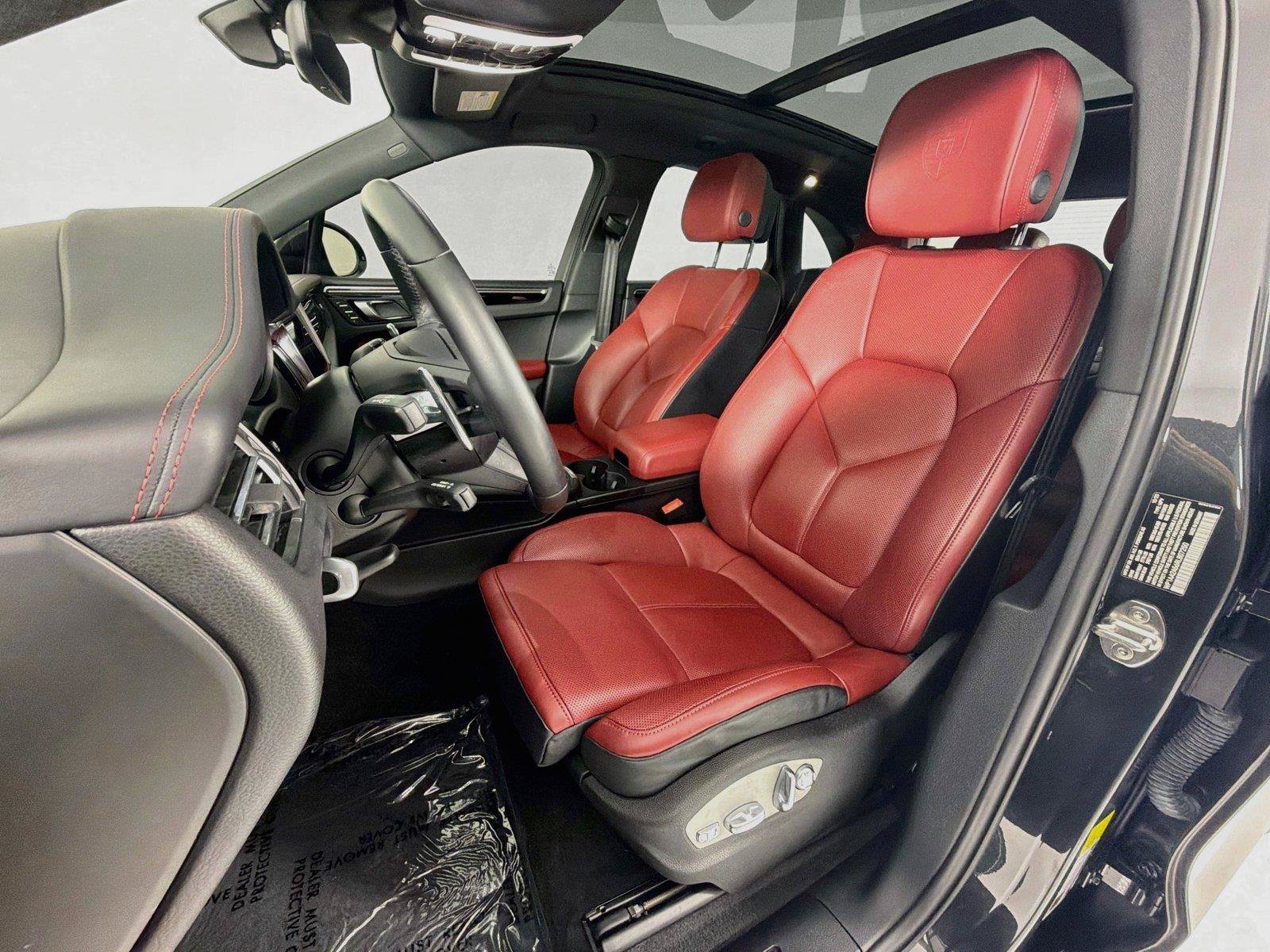 Certified 2024 Porsche Macan AWD/4WD image 5