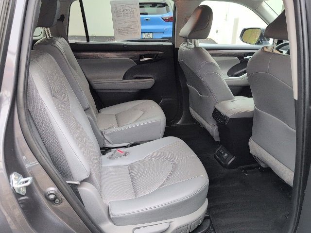Used 2021 Toyota Highlander Platinum image 22