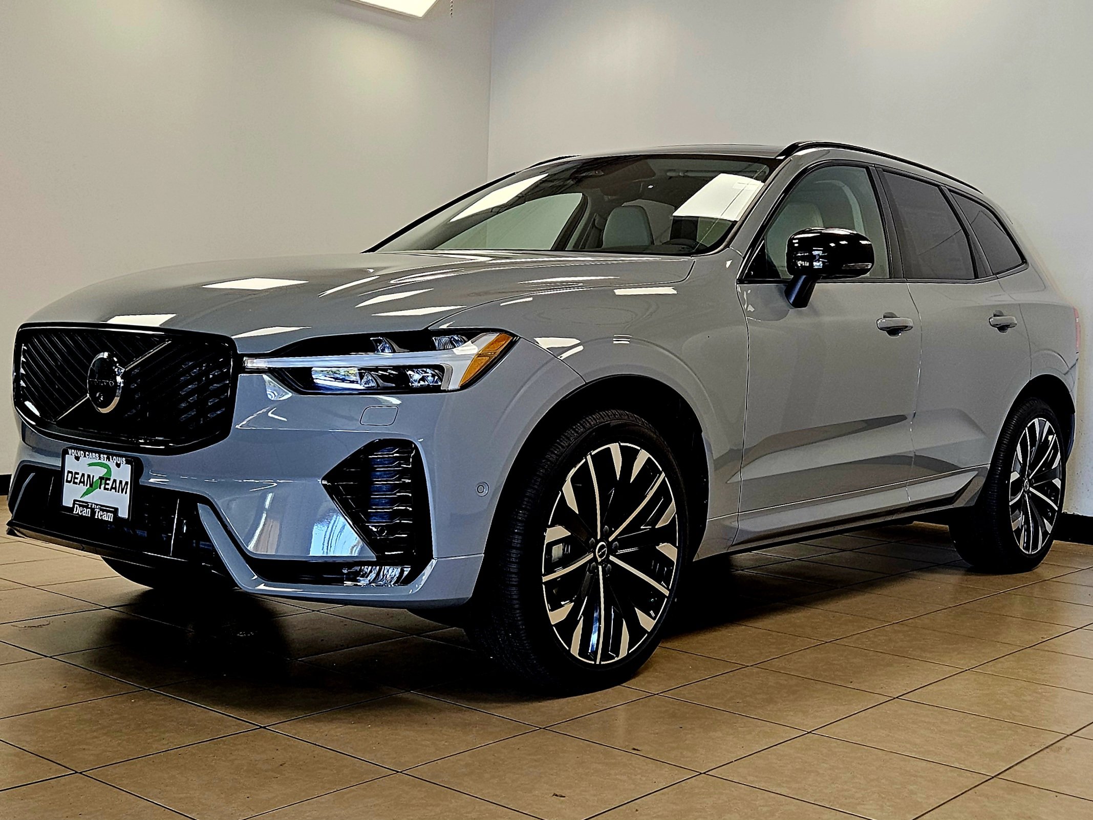 New 2026 Volvo XC60 B5 Ultra w/ Protection Package Premier image 4