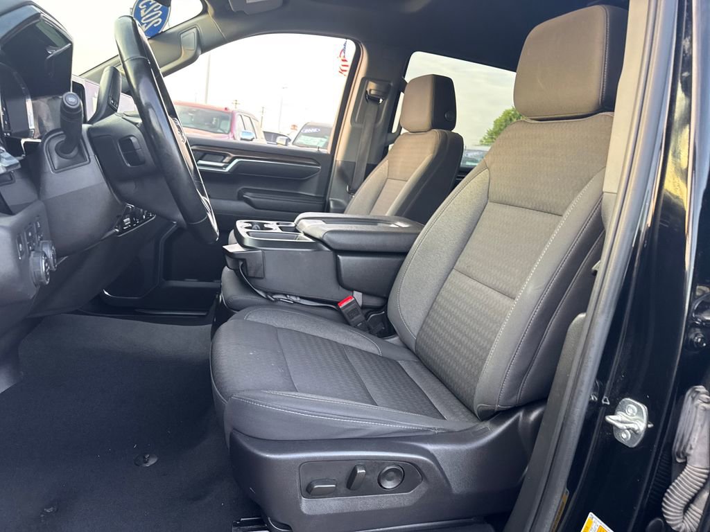 Used 2025 Chevrolet Silverado 1500 LT image 18