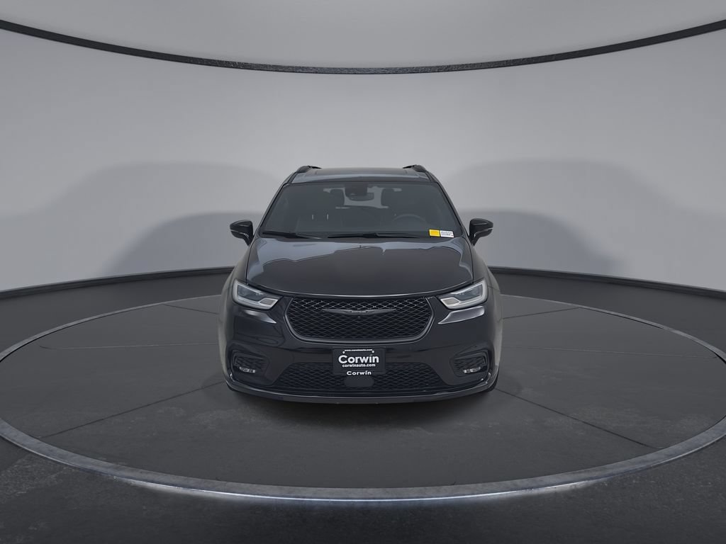 Certified 2025 Chrysler Pacifica Limited FWD image 6