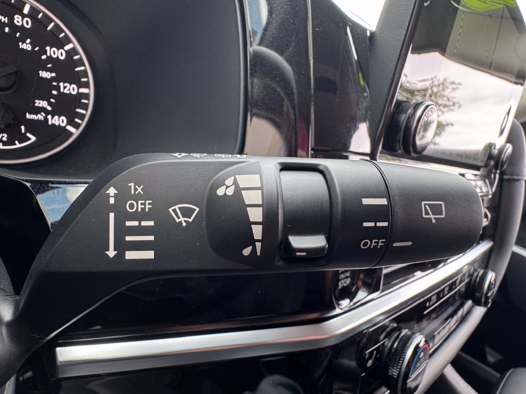 Used 2025 Nissan Pathfinder SL FWD image 9