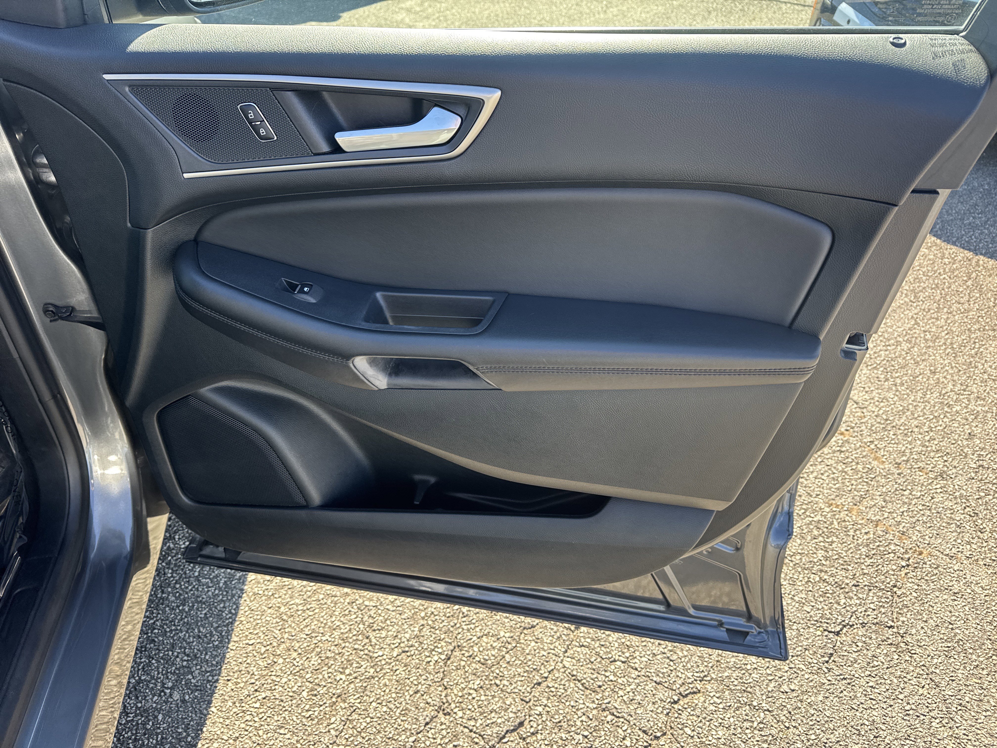 Used 2023 Ford Edge SEL image 14