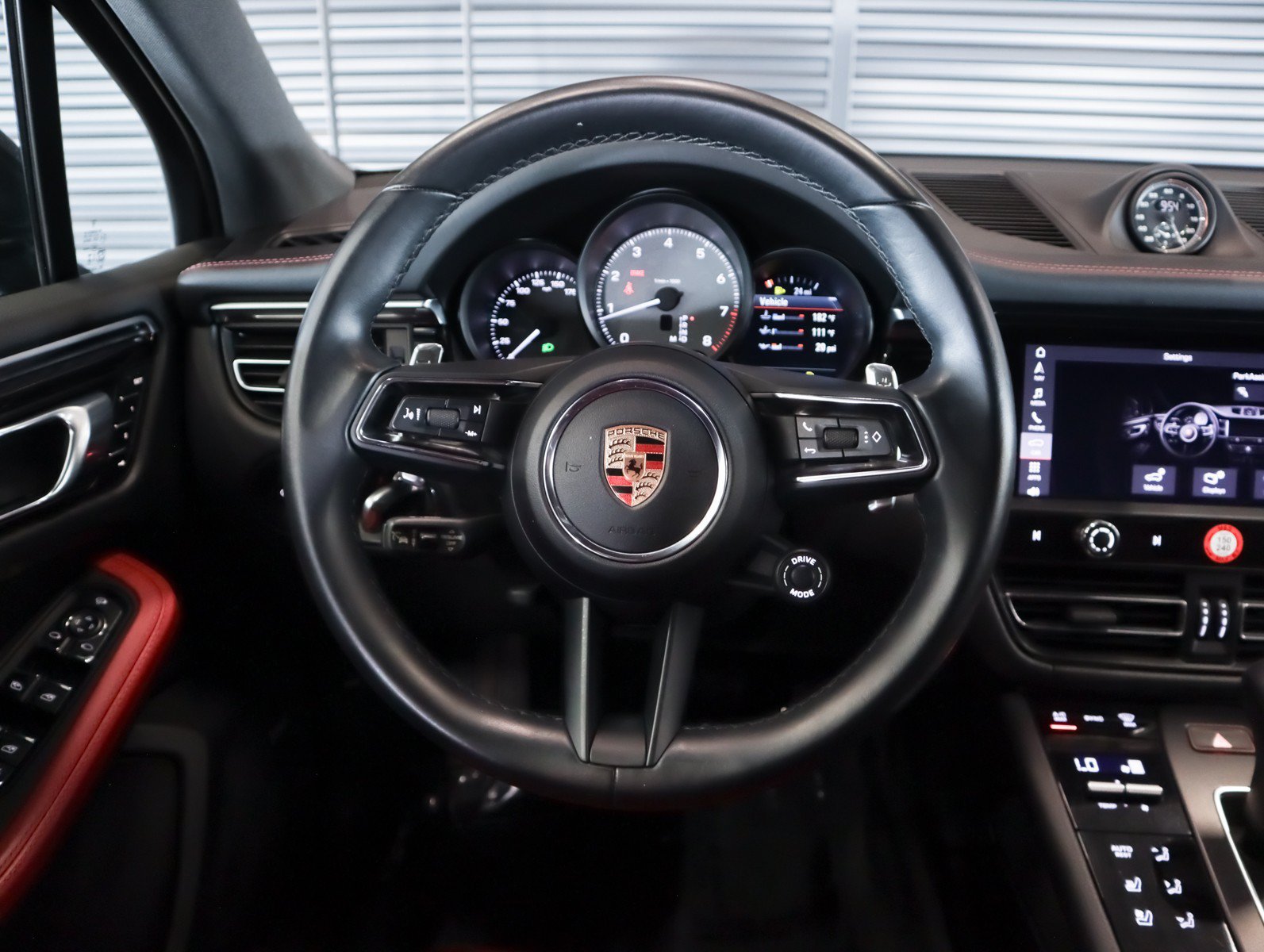 Certified 2024 Porsche Macan S AWD/4WD image 15