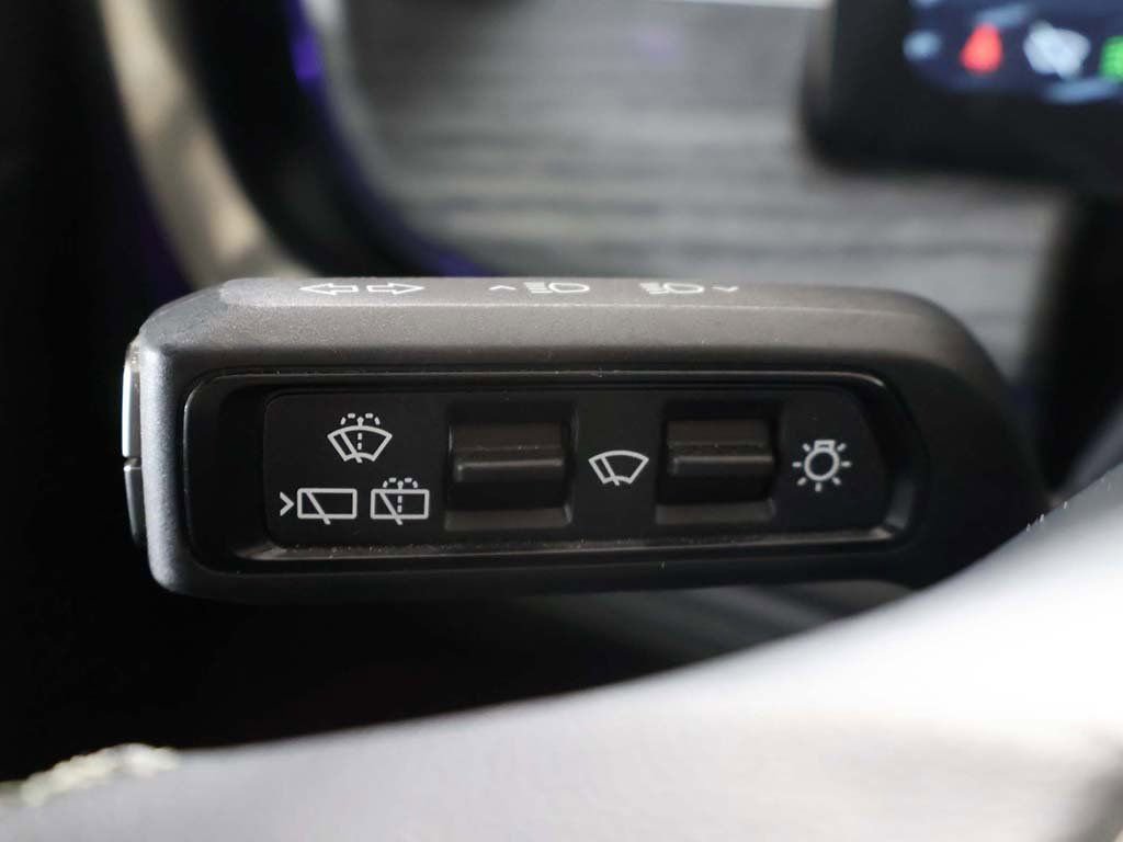 Used 2023 Rivian R1S Adventure image 48