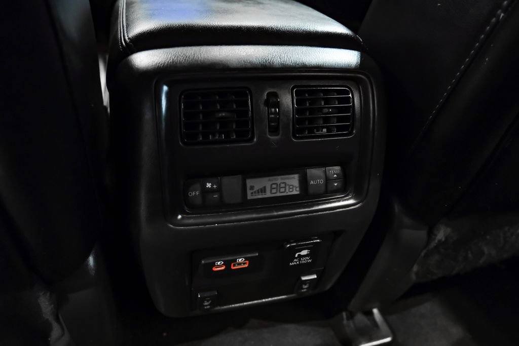 Used 2020 Nissan Pathfinder Platinum FWD image 40