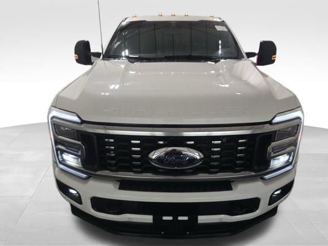 Used 2025 Ford F450 Platinum w/ FX4 Off-Road Package image 3