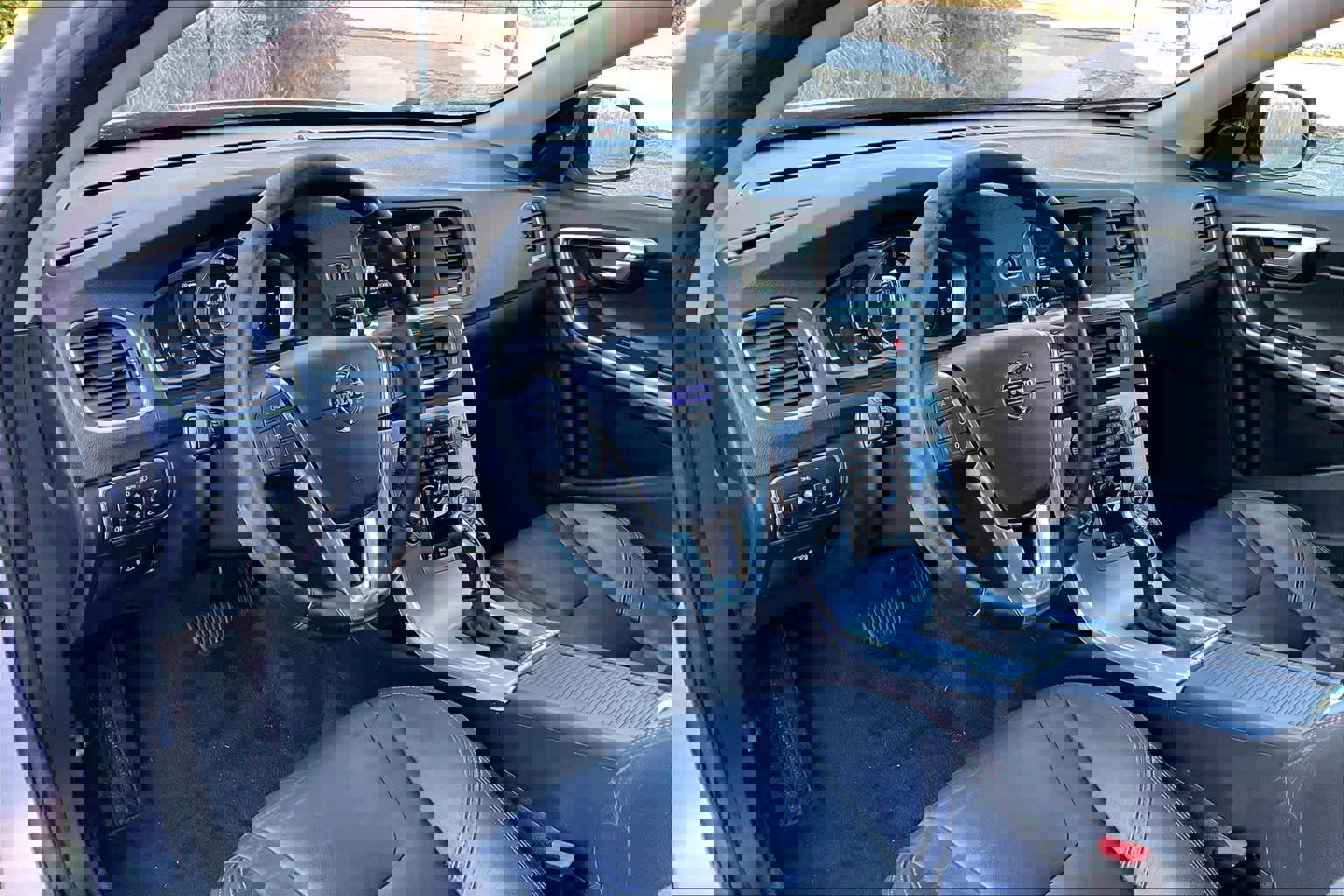 Used 2017 Volvo V60 T5 Cross Country w/ Convenience Package image 18