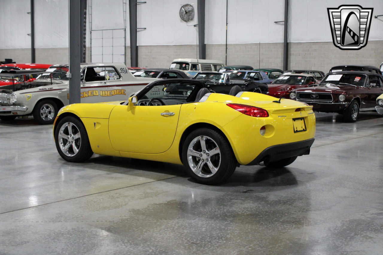 Used 2008 Pontiac Solstice GXP w/ Premium Package image 3