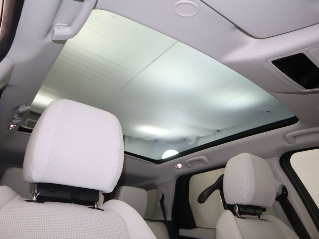 Used 2025 Land Rover Discovery Sport S image 19