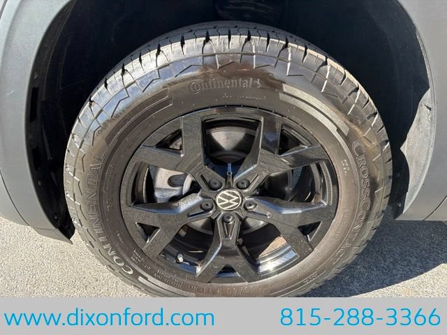 Used 2025 Volkswagen Atlas Peak Edition SE AWD/4WD image 31
