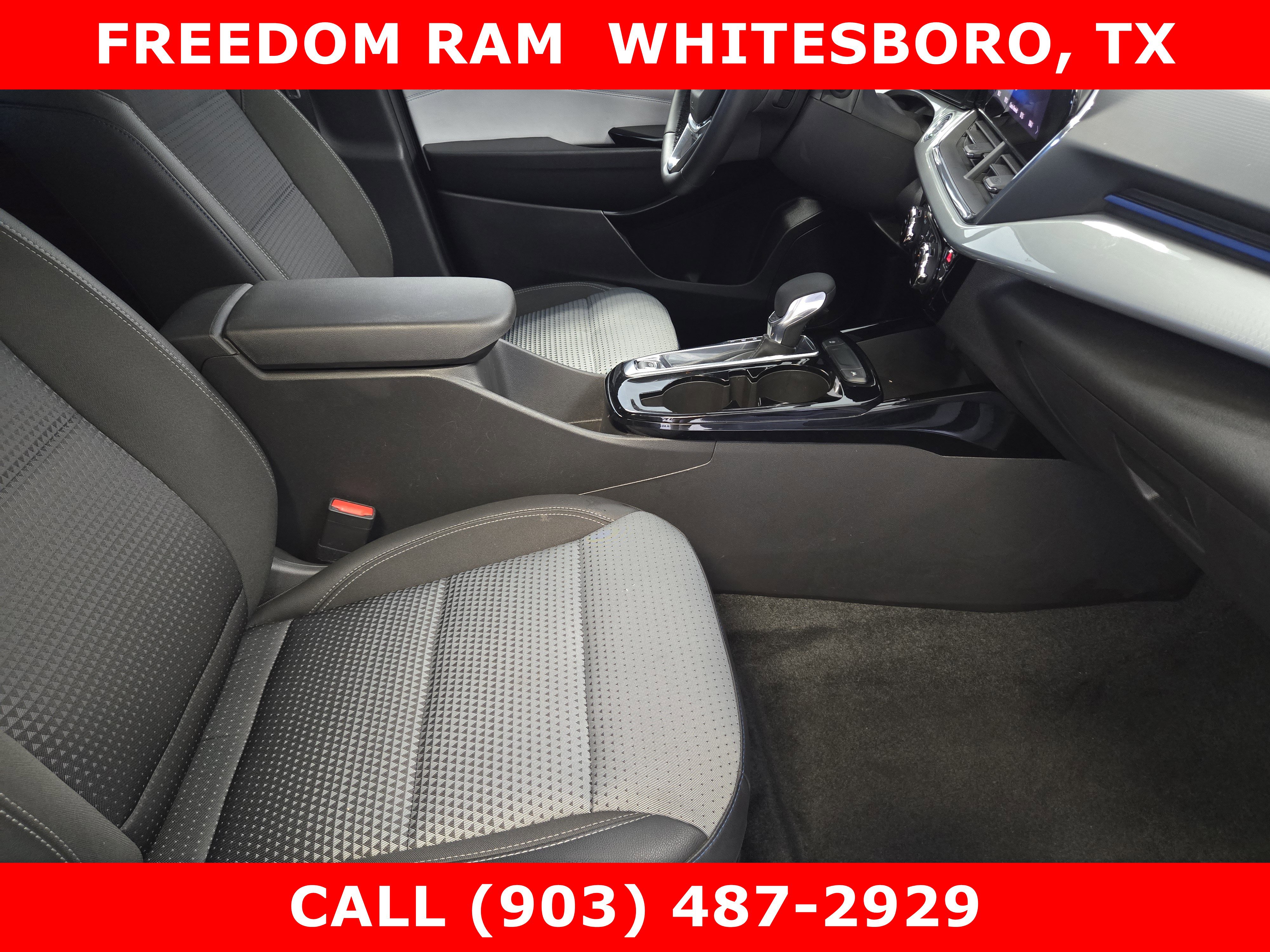 Used 2025 Chevrolet Trax LT w/ LT Convenience Package image 9