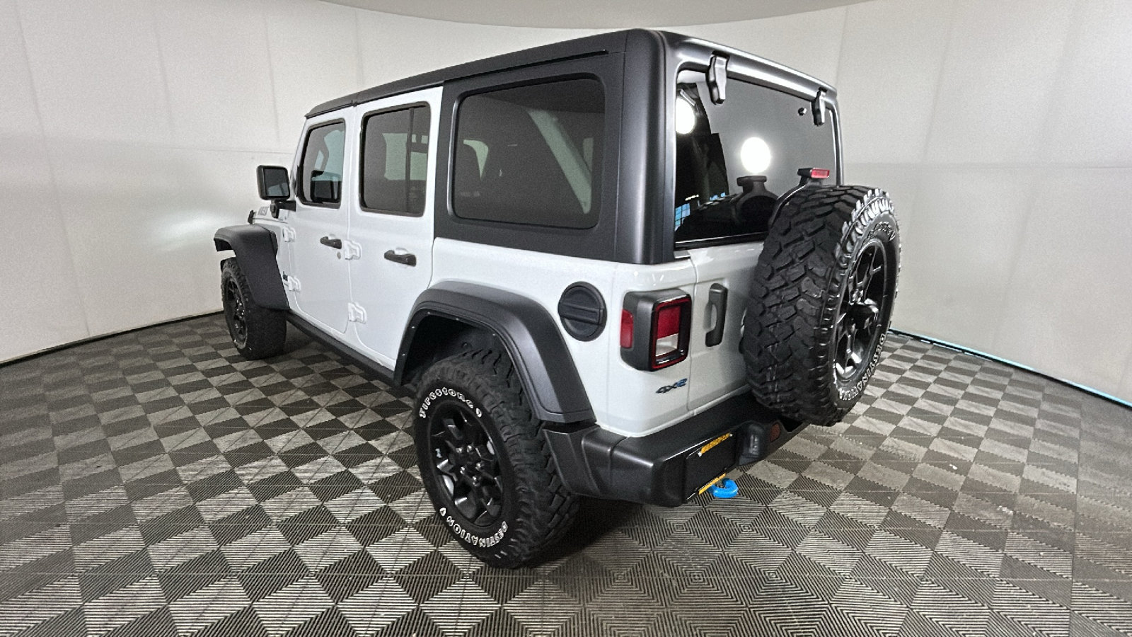 Used 2023 Jeep Wrangler Unlimited w/ Cold Weather Group AWD/4WD image 5