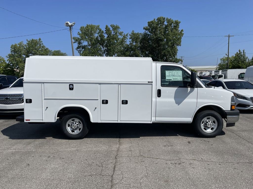 New 2025 Chevrolet Express 3500 w/ Power Convenience Package RWD image 5