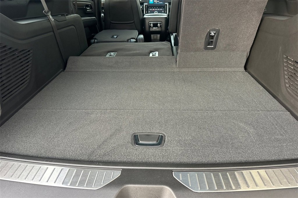 Used 2025 GMC Yukon XL Denali w/ Denali Reserve Package image 17
