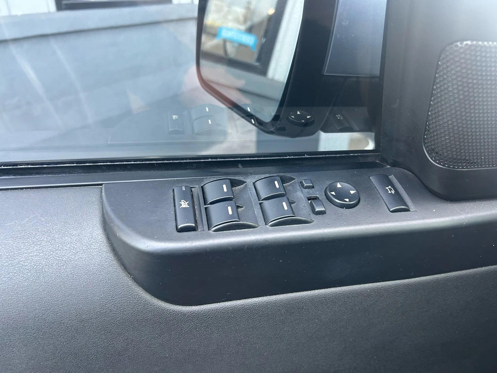 Used 2010 Land Rover Range Rover Supercharged image 13