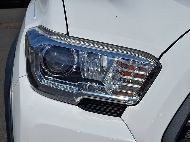 Used 2020 Toyota Tacoma TRD Off-Road w/ TRD Premium Off Road Package AWD/4WD image 9