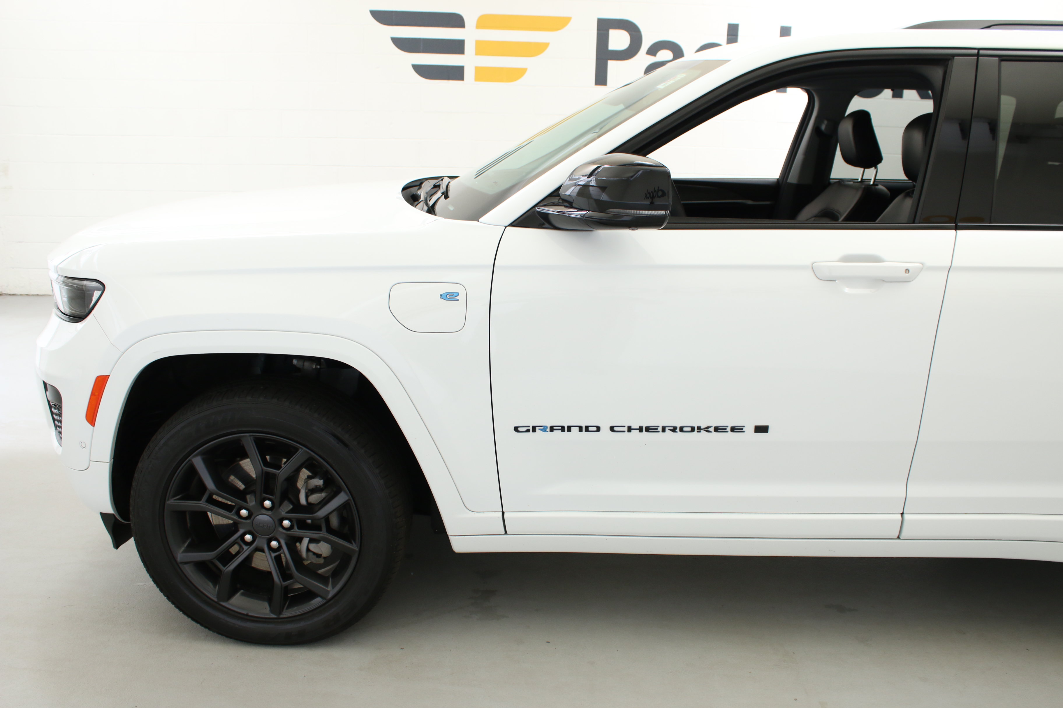 Used 2023 Jeep Grand Cherokee 30th Anniversary AWD/4WD image 6