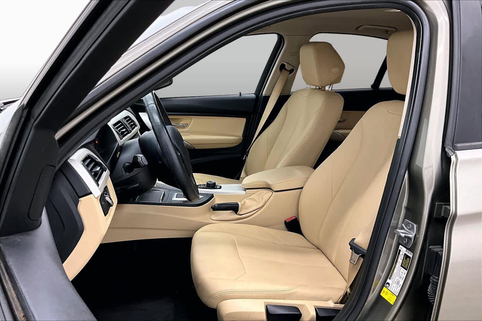 Used 2018 BMW 320i Sedan RWD image 8
