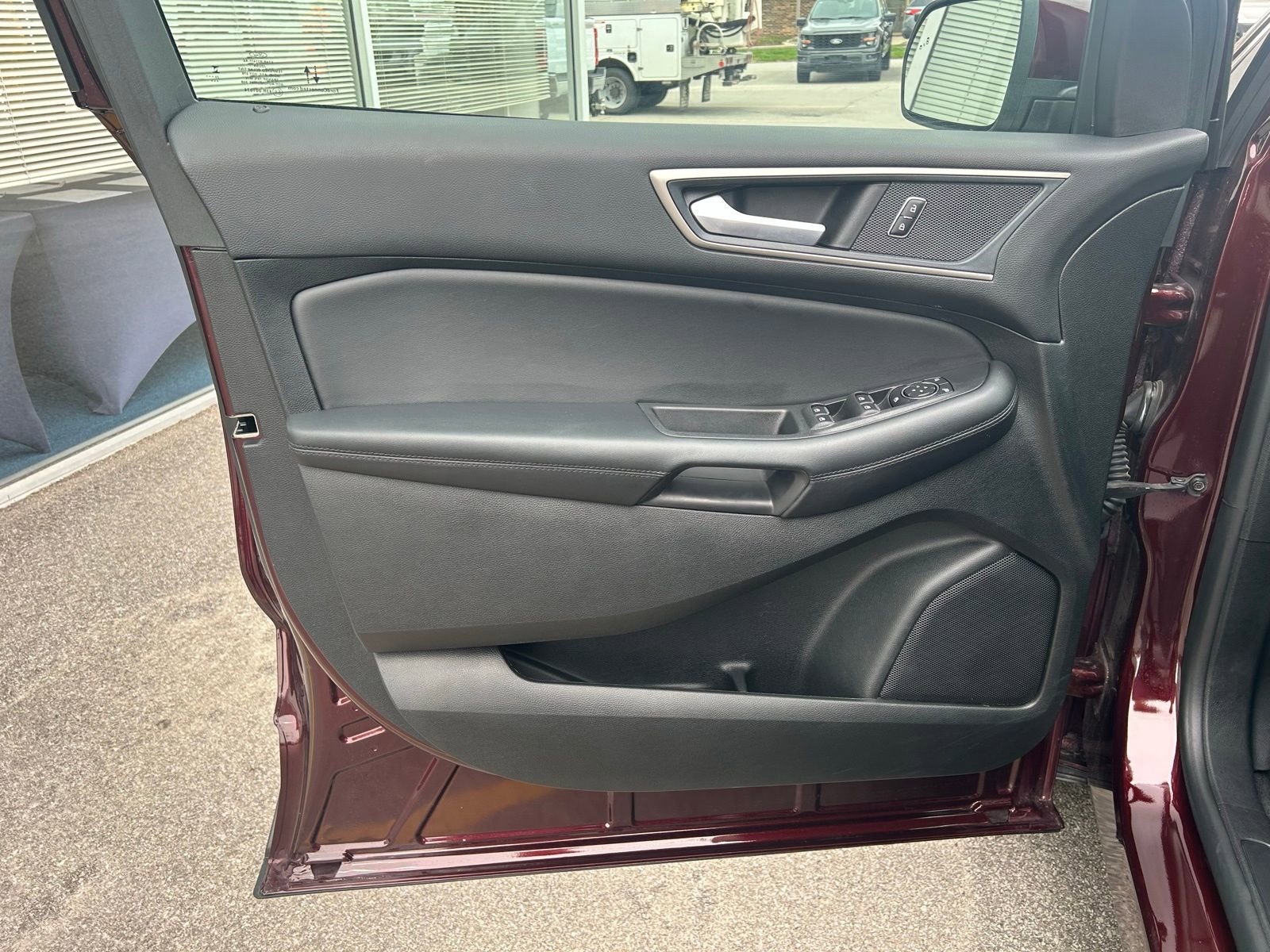 Used 2024 Ford Edge SEL w/ Convenience Package image 9