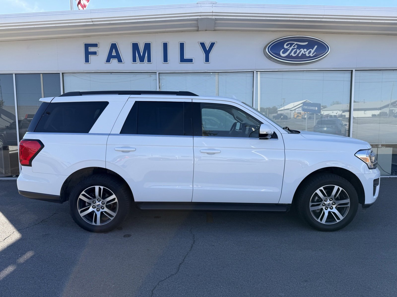 Used 2024 Ford Expedition XLT image 8