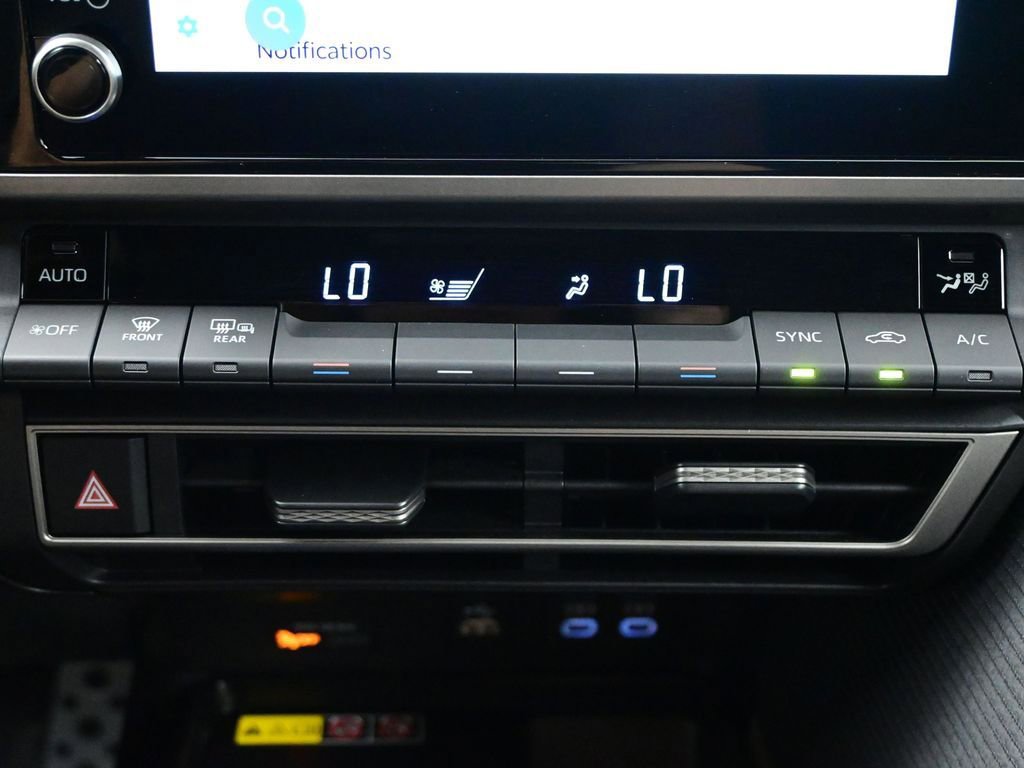 Used 2025 Toyota Camry SE w/ Convenience Package image 23