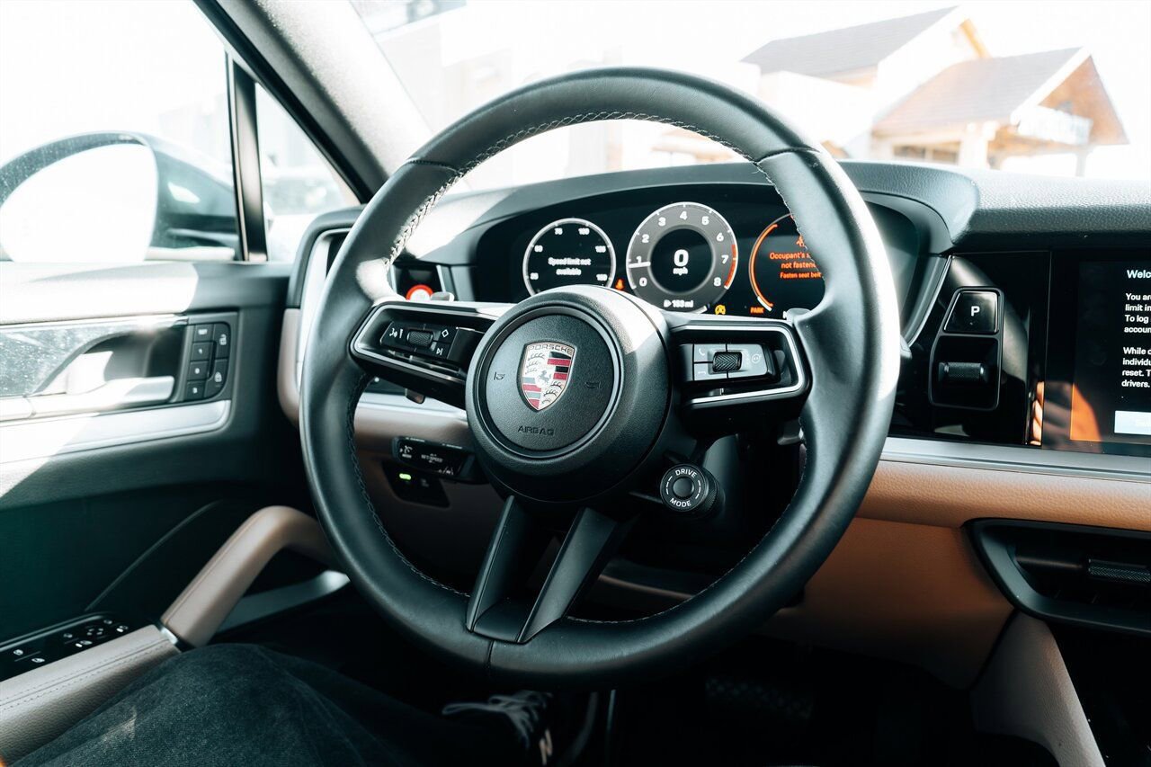 Used 2024 Porsche Cayenne Coupe image 24