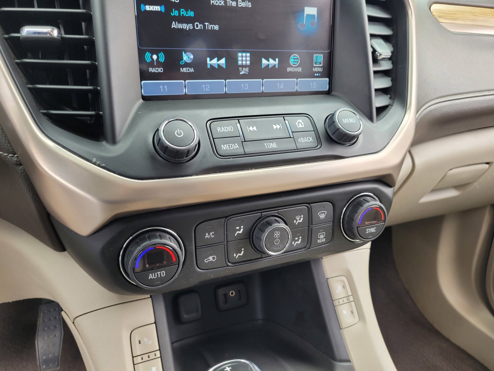 Used 2018 GMC Acadia Denali w/ Technology Package FWD image 20