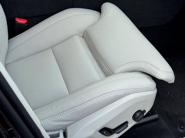 New 2026 Volvo XC60 T8 Ultra w/ Climate Package image 12