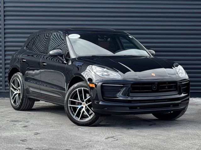 Certified 2025 Porsche Macan image 9
