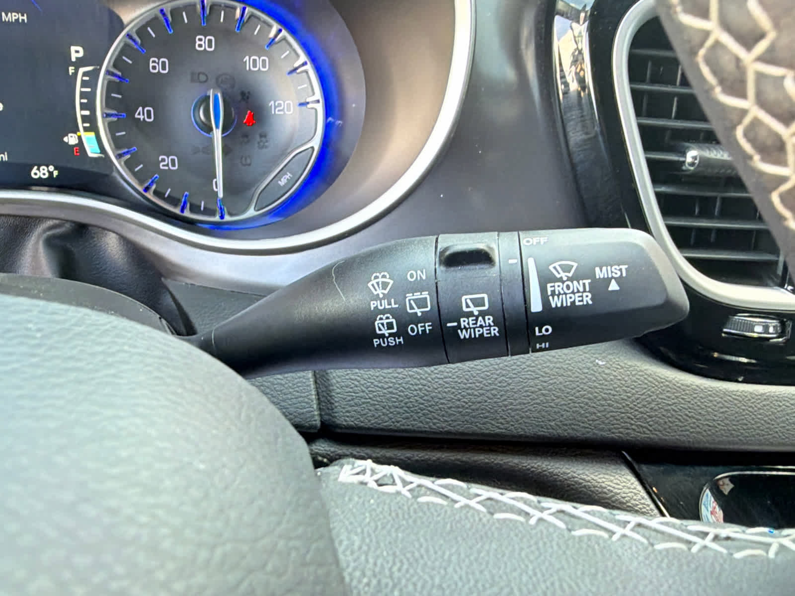Used 2025 Chrysler Pacifica Select FWD image 26