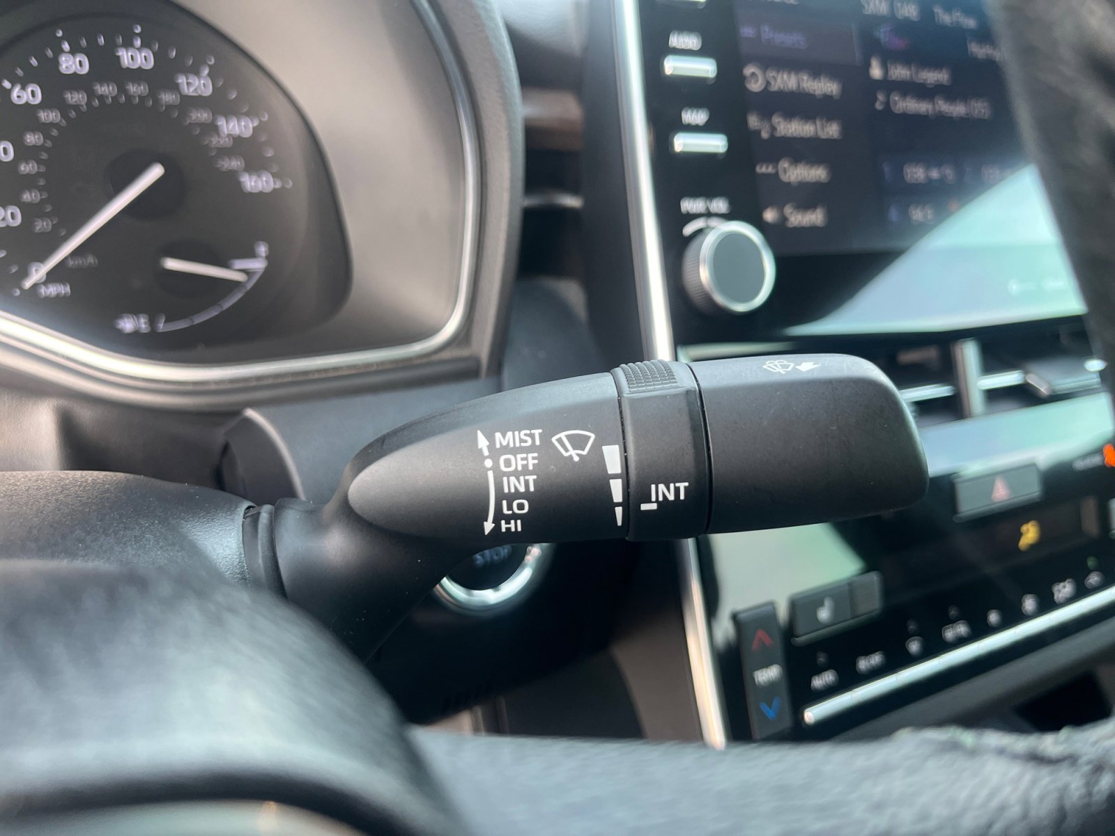 Used 2020 Toyota Avalon XLE image 11