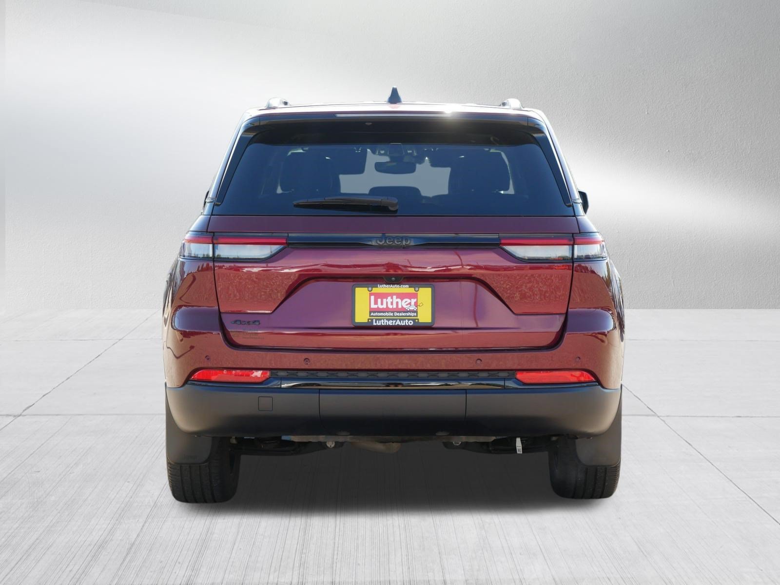 Used 2023 Jeep Grand Cherokee Altitude AWD/4WD image 6