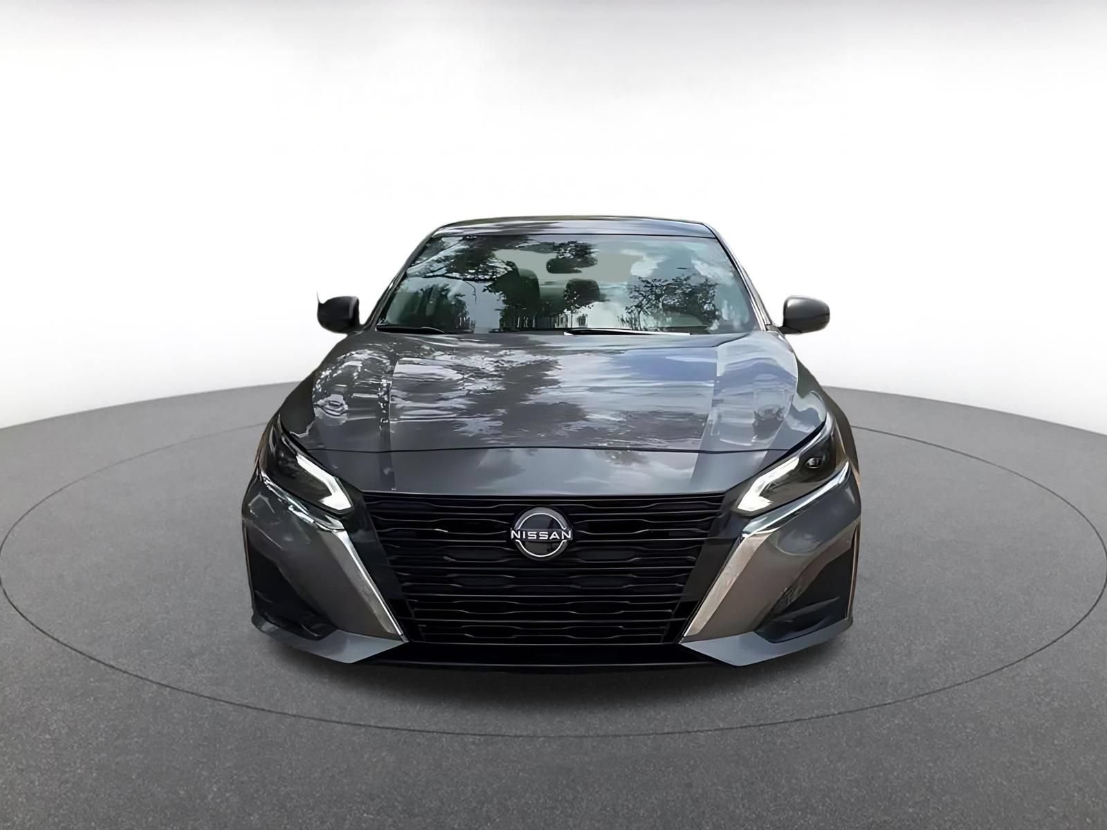 Used 2025 Nissan Altima 2.5 SV FWD image 3