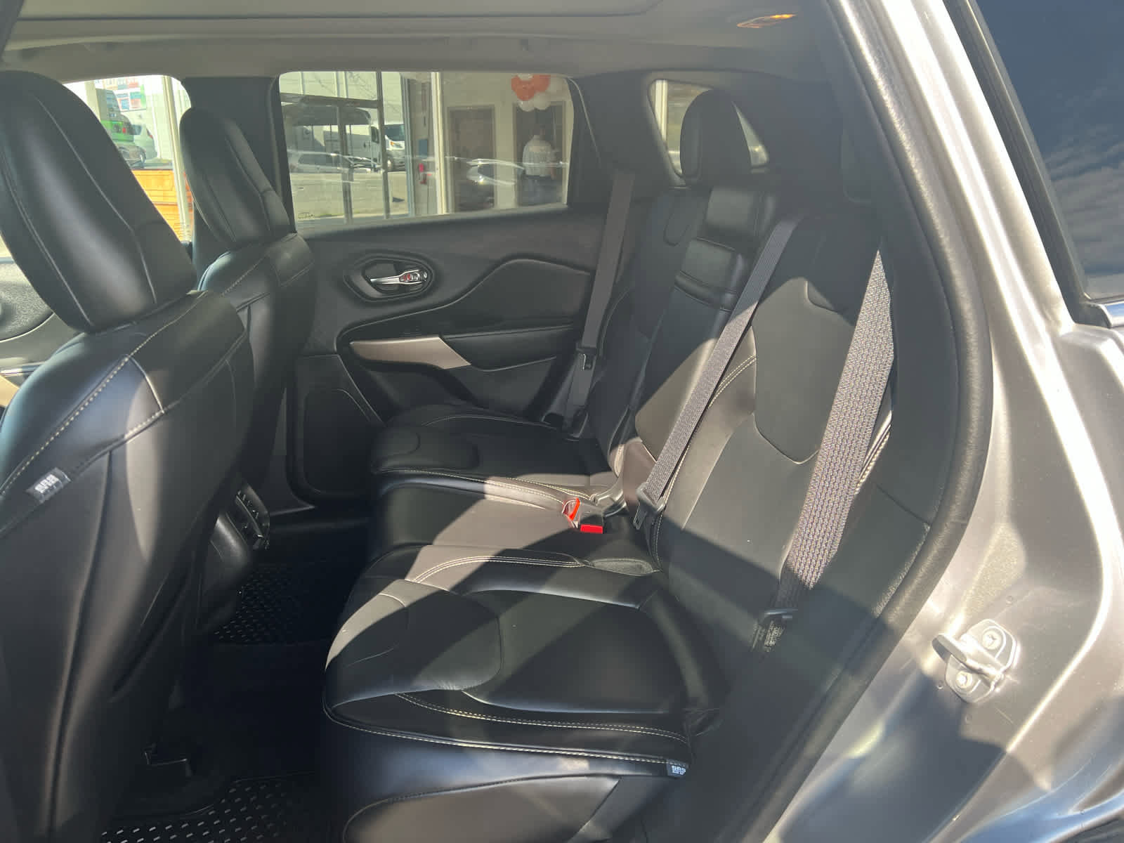 Used 2018 Jeep Cherokee Limited image 15