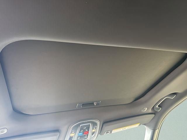 New 2026 Jeep Grand Cherokee Laredo image 16