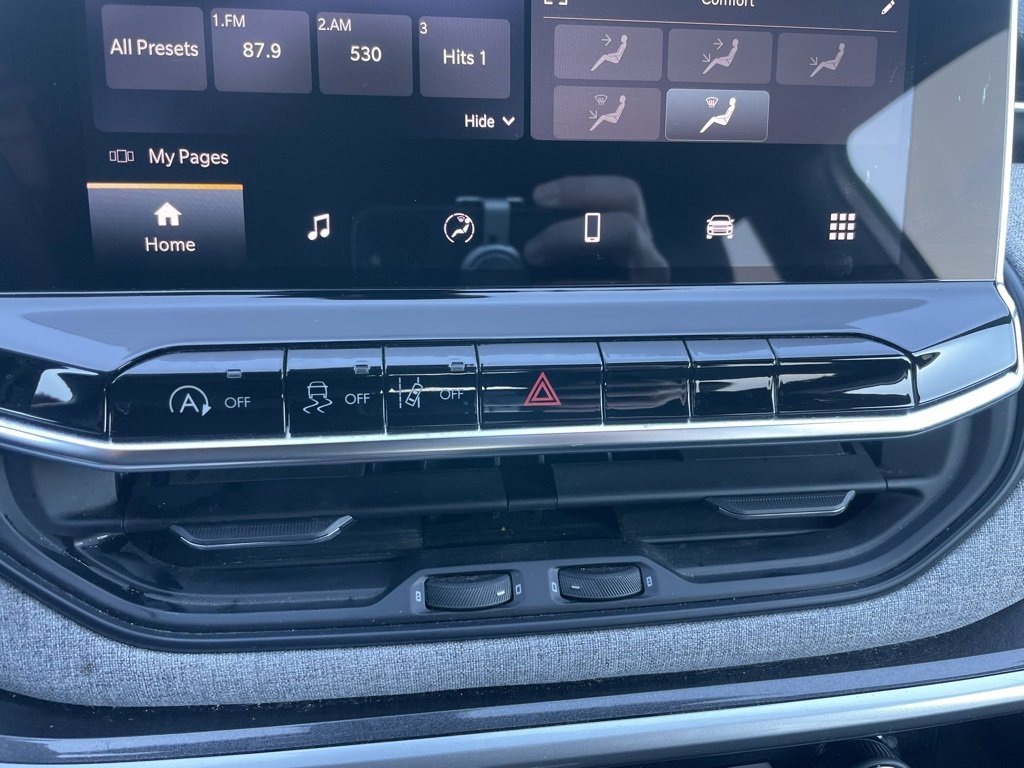 Used 2024 Jeep Compass Latitude image 11