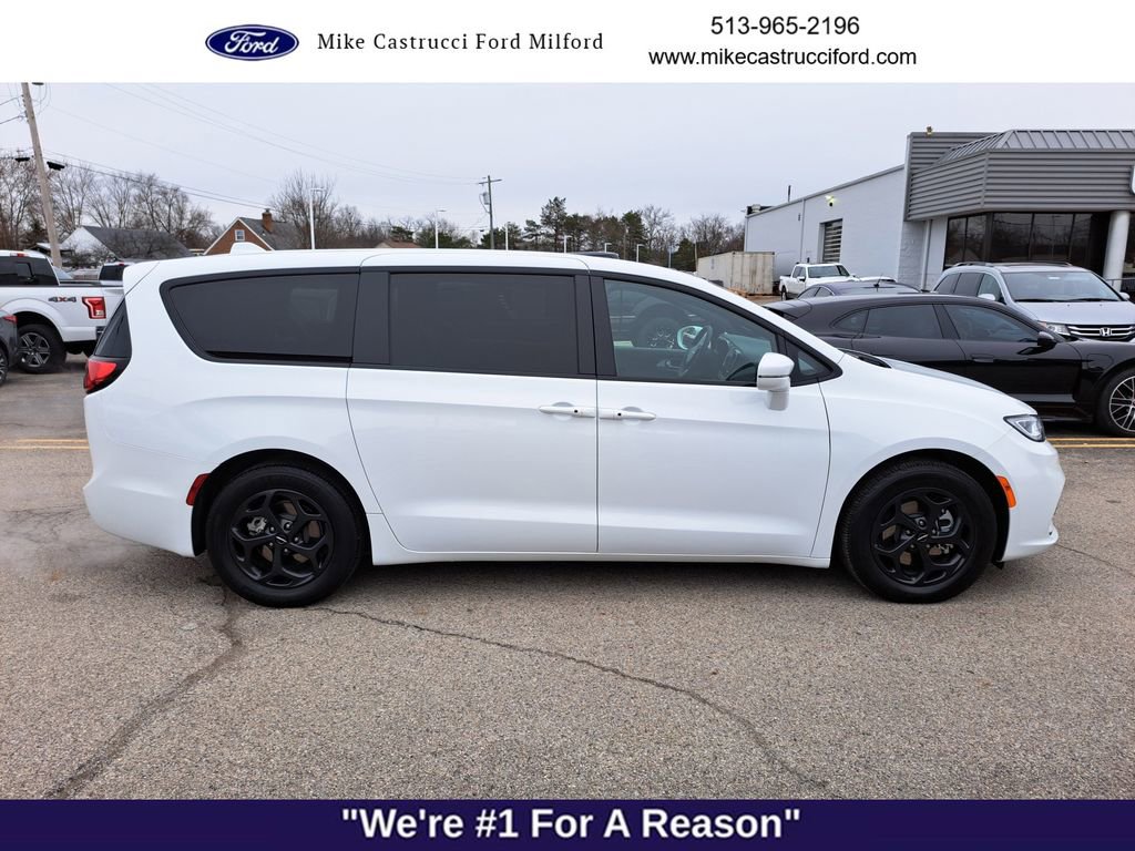 Used 2022 Chrysler Pacifica Touring-L w/ S Appearance Package image 6