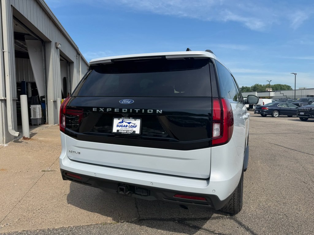 Used 2025 Ford Expedition Active AWD/4WD image 5
