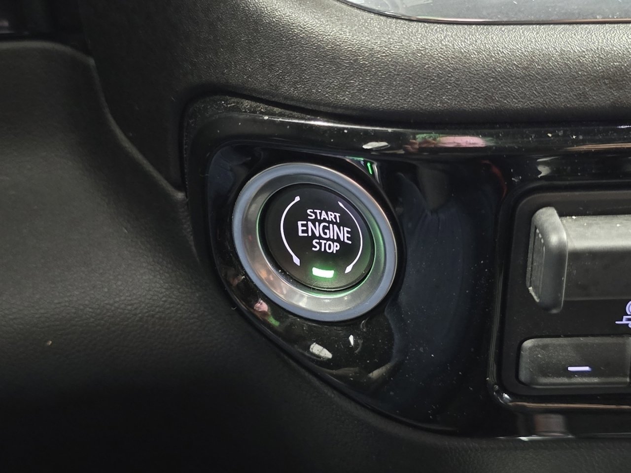 Used 2024 Chevrolet Silverado 1500 RST w/ Convenience Package II image 30