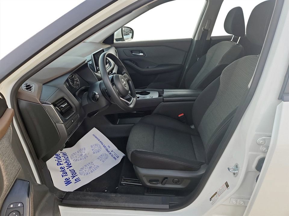 Used 2023 Nissan Rogue SV image 29