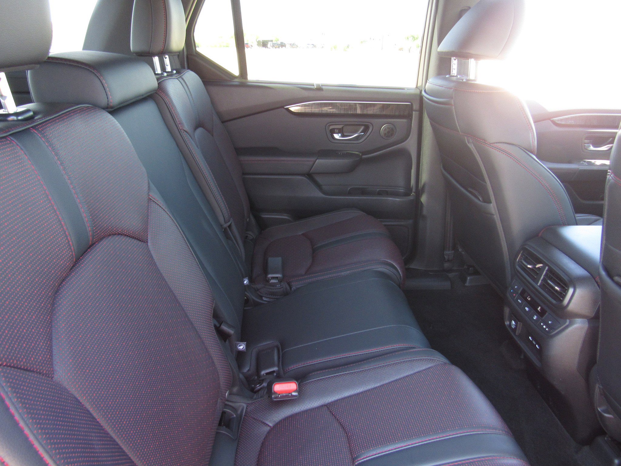 Used 2025 Honda Pilot Black Edition image 12