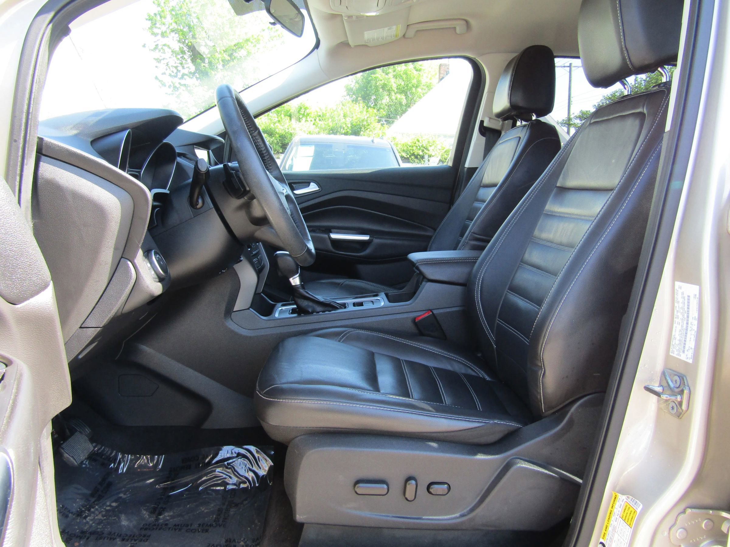 Used 2017 Ford Escape SE w/ SE Leather Comfort Package FWD image 17